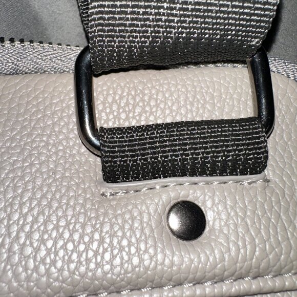 New With Tags!
Bugatti Large Crossbody - Picture 3 of 16